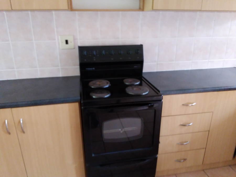 To Let 3 Bedroom Property for Rent in Somerset Park Western Cape